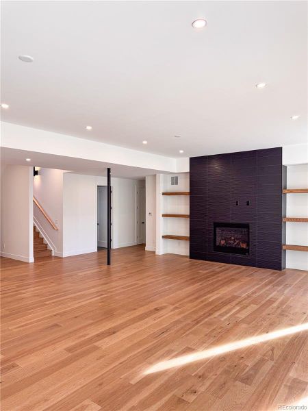 Spacious, unfurnished interior of a new home in , Evergreen (Image 21).