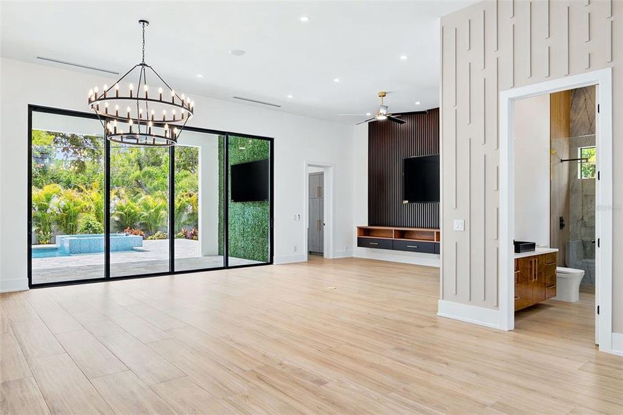 Spacious, unfurnished interior of a new home in , Sarasota (Image 41).