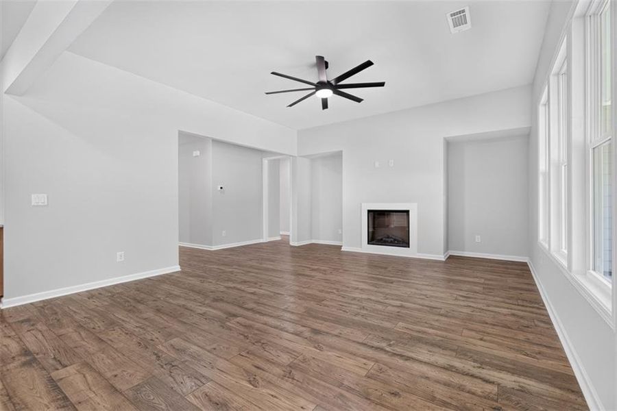 Spacious, unfurnished interior of a new home in , Athens (Image 41).