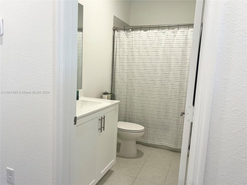 2 floor bathroom