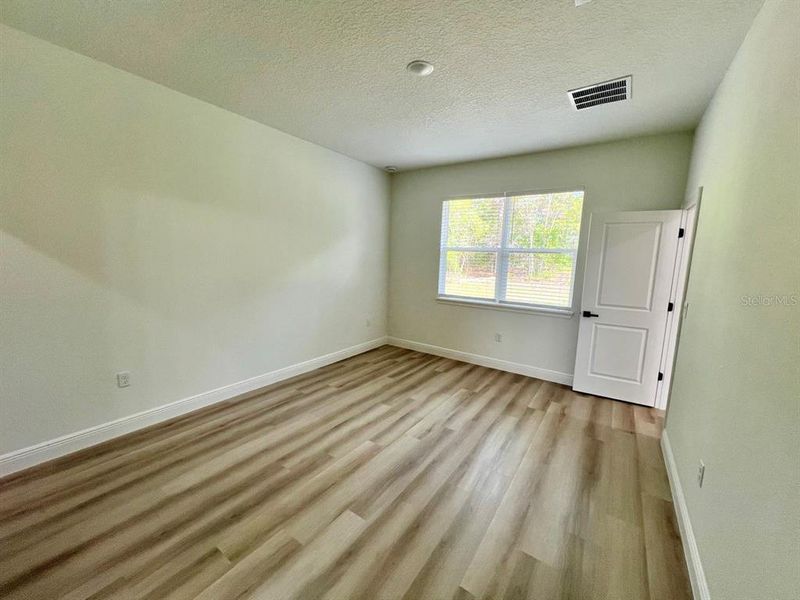 Spacious, unfurnished interior of a new home in , Citrus Springs (Image 20).