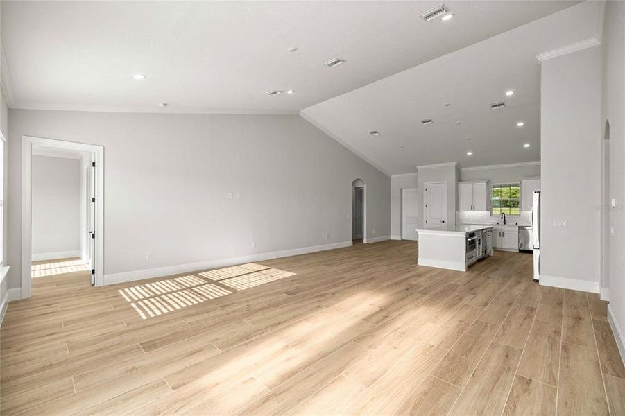Spacious, unfurnished interior of a new home in , Ocala (Image 27).