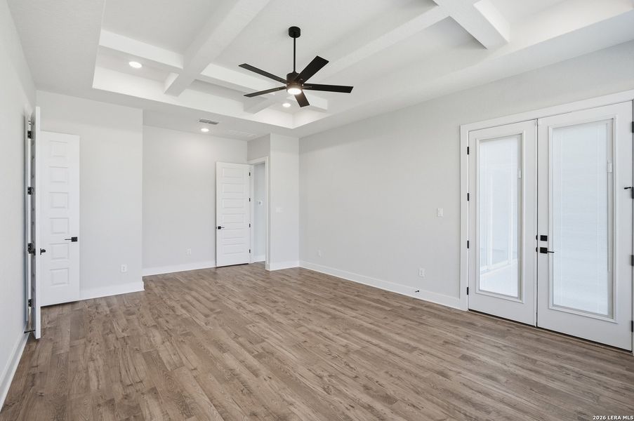 Spacious, unfurnished interior of a new home in Potranco Oaks, Castroville (Image 25).