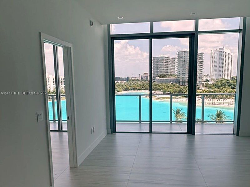 Spacious, unfurnished interior of a new home in , Miami Gardens (Image 8).