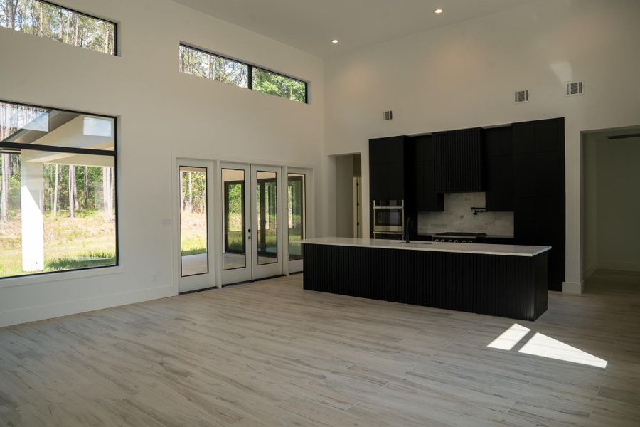 Spacious, unfurnished interior of a new home in , Huntsville (Image 23).