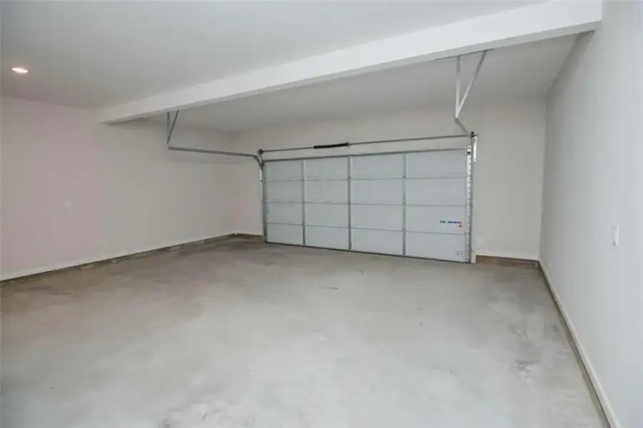Spacious, unfurnished interior of a new home in , Douglasville (Image 22).