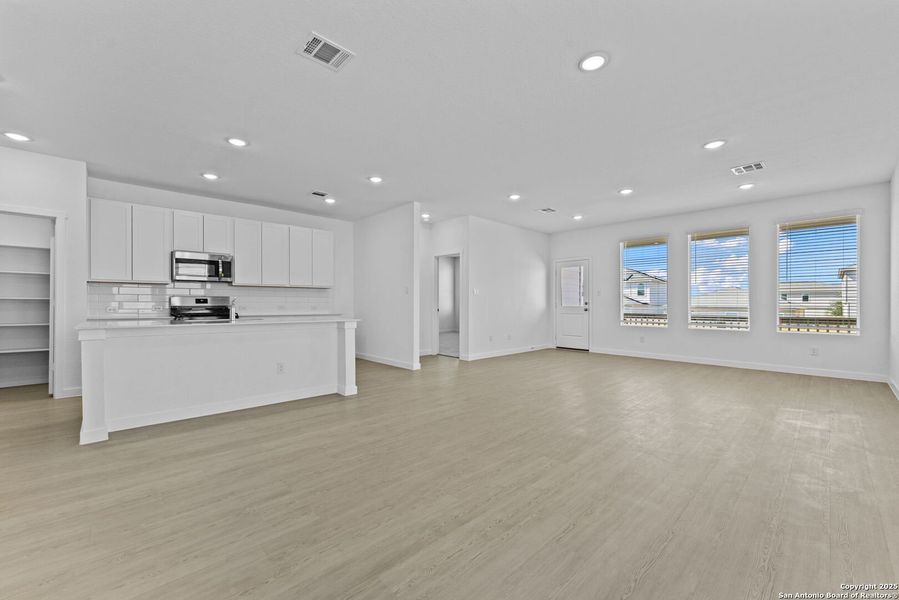 Spacious, unfurnished interior of a new home in , New Braunfels (Image 20). Spacious, unfurnished interior of a new home in , New Braunfels (Image 20).