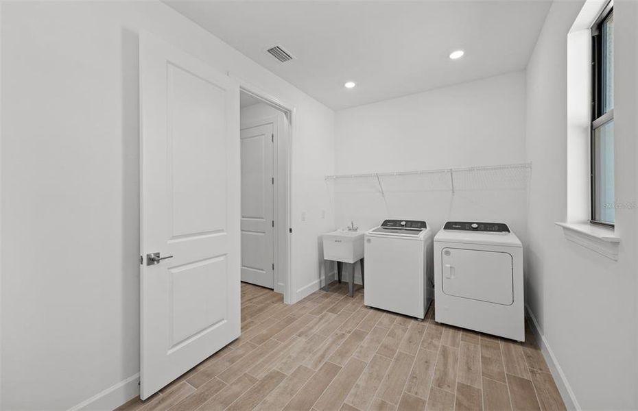 Spacious, unfurnished interior of a new home in , North Port (Image 16).