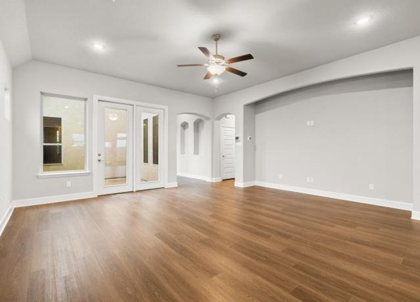 Spacious, unfurnished interior of a new home in The Enclave at Potranco Oaks, San Antonio (Image 9).