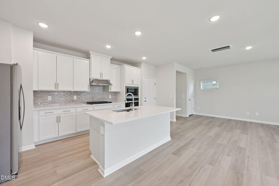 6 - Kitchen