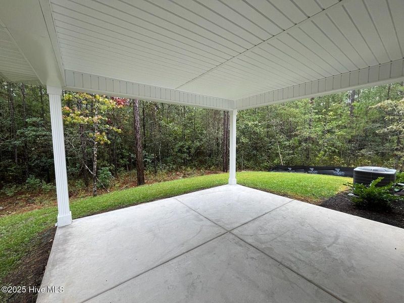 Exterior details and patio area of a home in Palmetto Creek, Bolivia (Image 3).