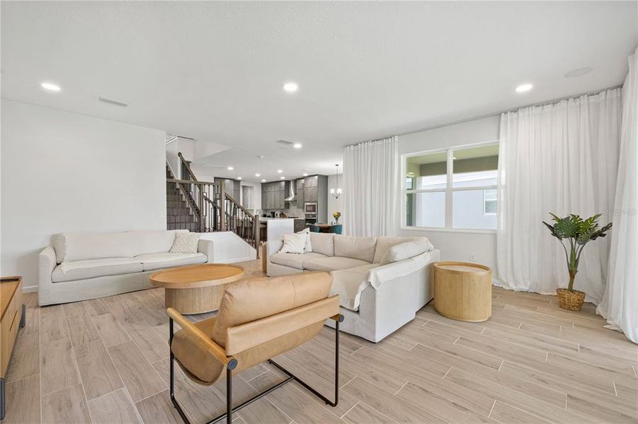 Furnished interior view inside a new home in , Winter Garden (Image 12).