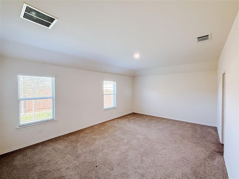 Spacious, unfurnished interior of a new home in Stonehaven, Caddo Mills (Image 13).