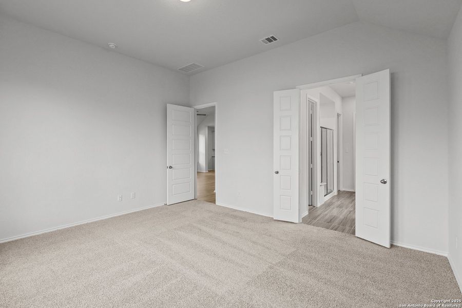 Spacious, unfurnished interior of a new home in Overlook at Creekside, New Braunfels (Image 23).