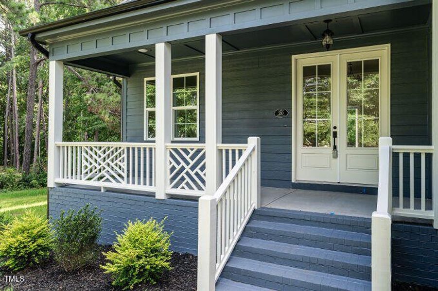 004-680x453-front-porch