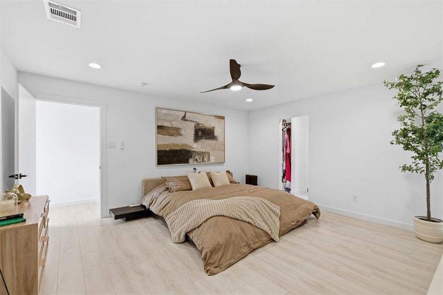 Furnished interior view inside a new home in , Dallas (Image 31).
