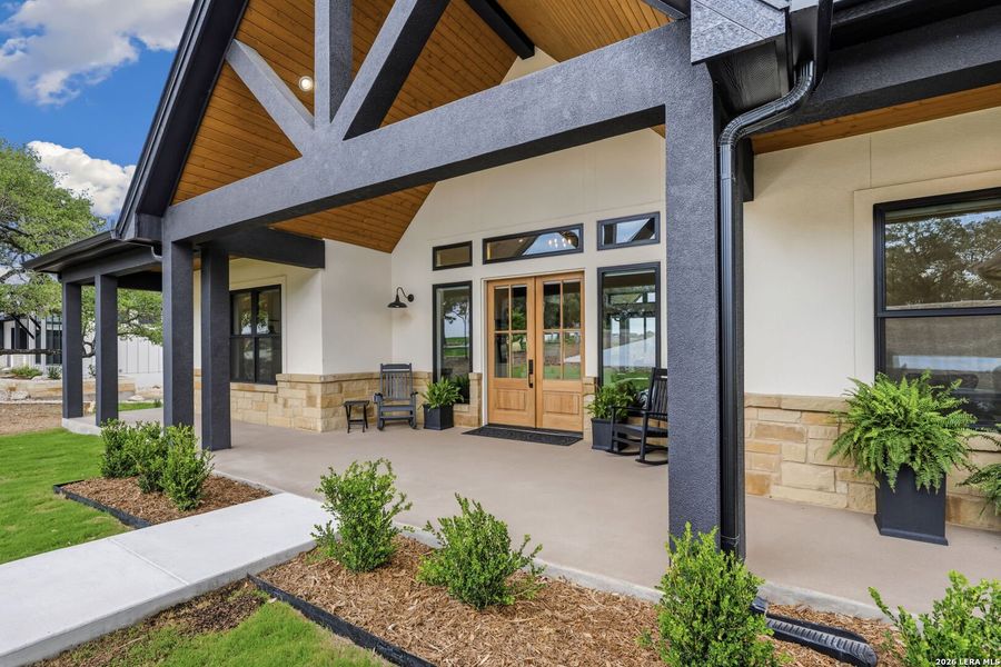 Exterior details and patio area of a home in , New Braunfels (Image 3).