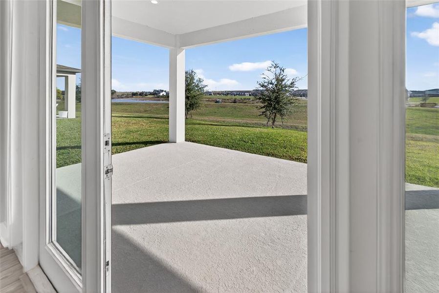 Exterior details and patio area of a home in , Winter Garden (Image 3).