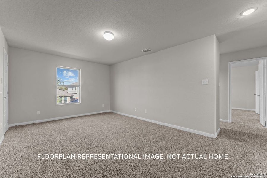 Spacious, unfurnished interior of a new home in Hunters Ranch, San Antonio (Image 14).