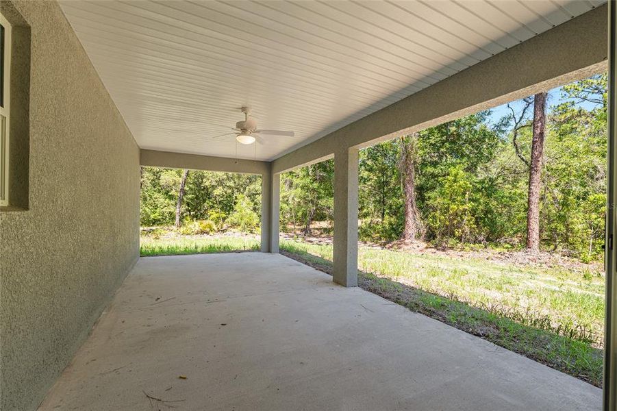 Exterior details and patio area of a home in , Dunnellon (Image 25).