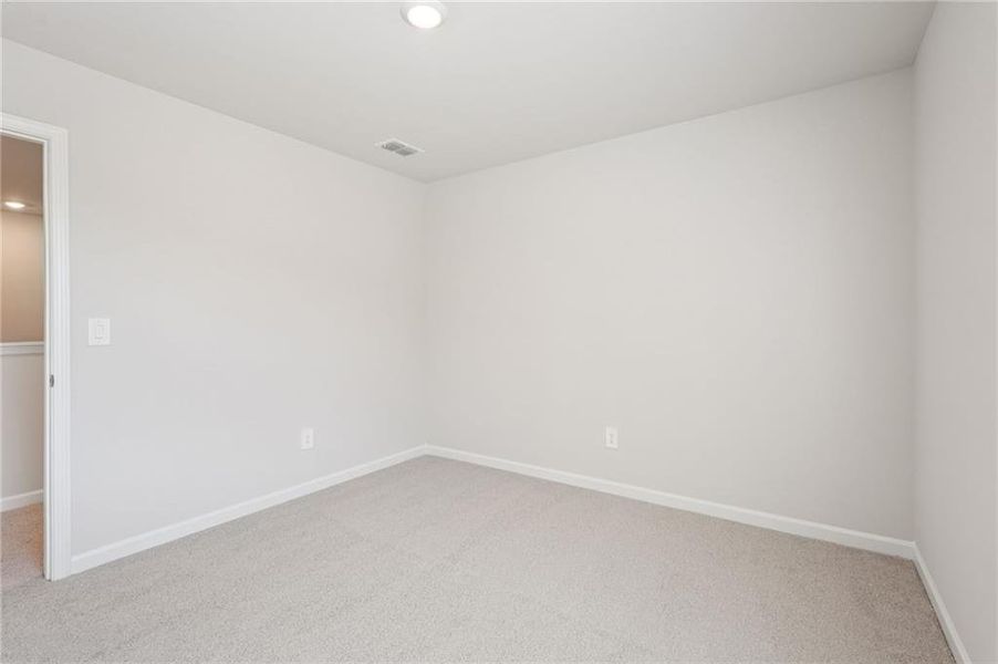 Spacious, unfurnished interior of a new home in Ivey Township, Dallas (Image 26).