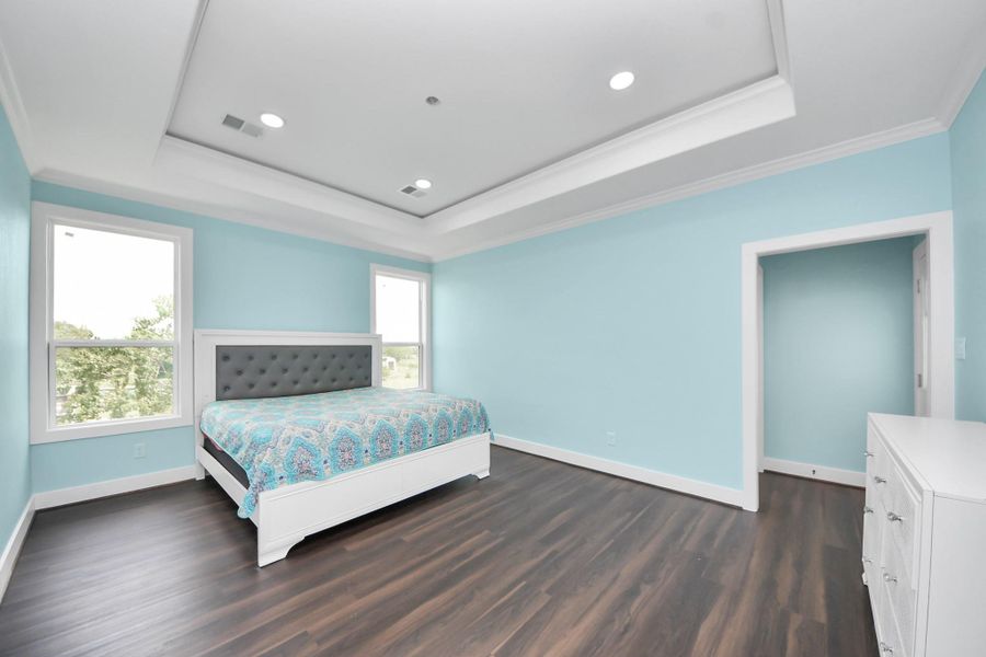 Image 40 of a home in .