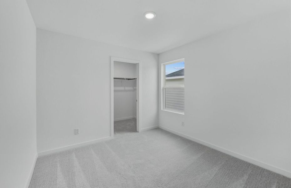 Spacious, unfurnished interior of a new home in Larson Crossing, Elgin (Image 31).