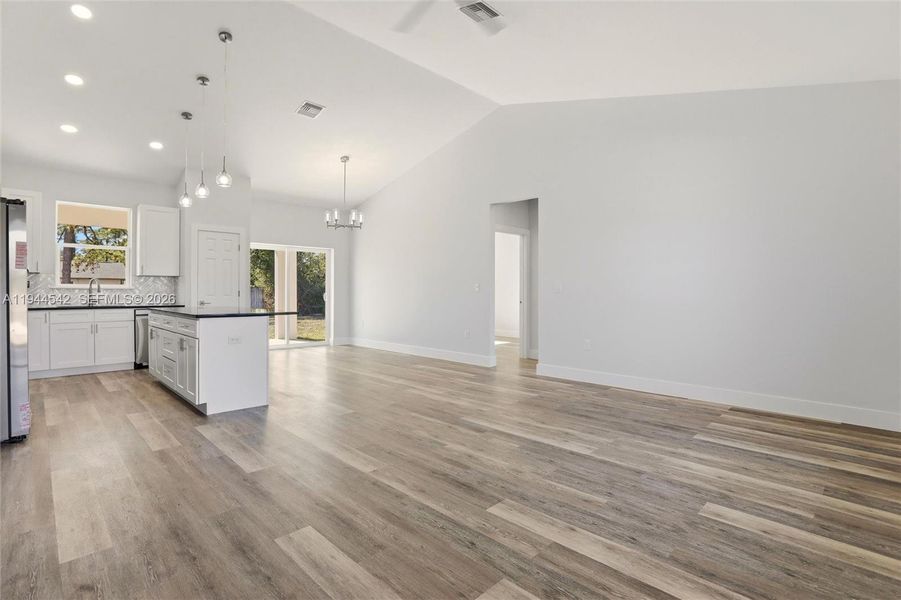 Spacious, unfurnished interior of a new home in , Sebring (Image 24).