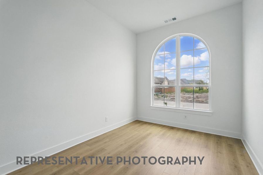 Spacious, unfurnished interior of a new home in 6 Creeks at Waterridge, Kyle (Image 14).