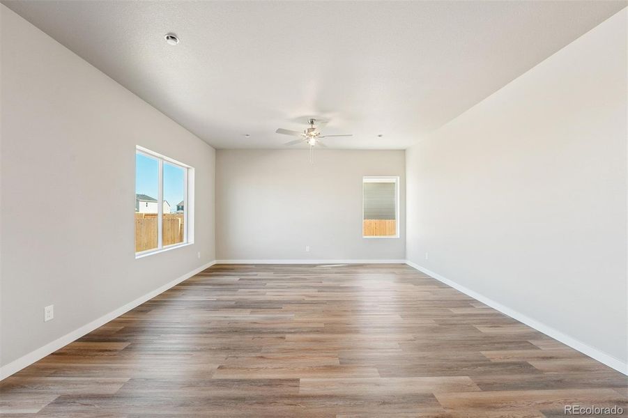 Spacious, unfurnished interior of a new home in Cottonwood Greens, Fort Lupton (Image 15).