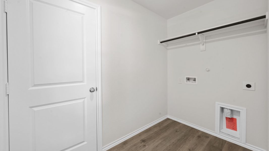 Spacious, unfurnished interior of a new home in Blaire Lake, Tyler (Image 29).