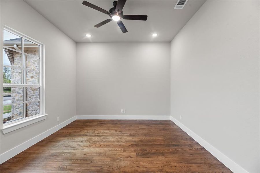 Spacious, unfurnished interior of a new home in King Crossing Estates, Van Alstyne (Image 34).