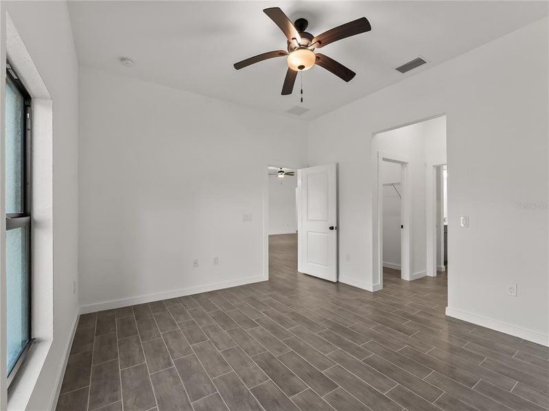 Spacious, unfurnished interior of a new home in , North Port (Image 22).