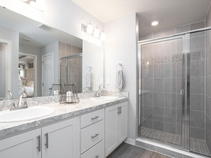 En-suite owner`s bath with dual vanities and tiled shower or optional luxury bath with garden tub - Raychel II home plan by Highland Homes En-suite owner`s bath with dual vanities and tiled shower or optional luxury bath with garden tub - Raychel II home plan by Highland Homes