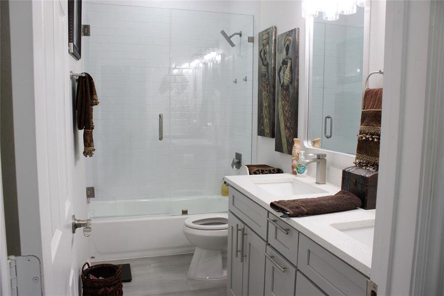 Furnished interior view inside a new home in , Granbury (Image 8).