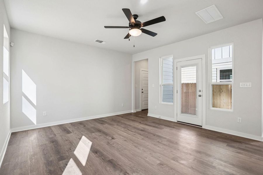 Spacious, unfurnished interior of a new home in Avery Centre, Round Rock (Image 28).