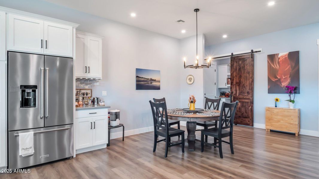 Plenty of space for large dinner parties Plenty of space for large dinner parties