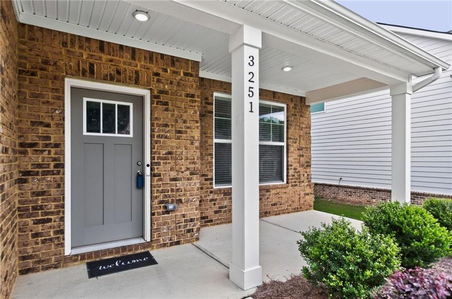 Exterior details and patio area of a home in Twin Shoals, Atlanta (Image 3). Exterior details and patio area of a home in Twin Shoals, Atlanta (Image 3).