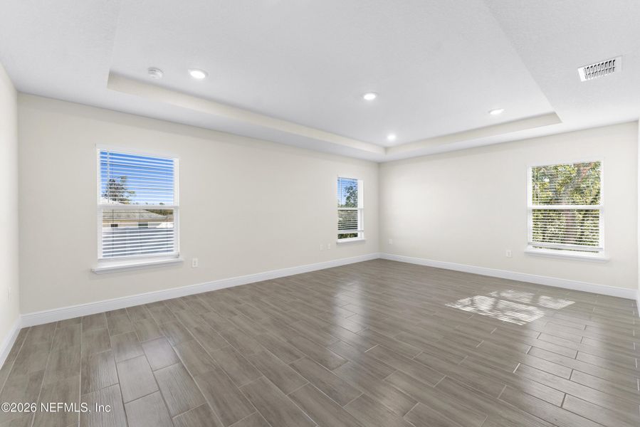 Spacious, unfurnished interior of a new home in , Ocala (Image 22).