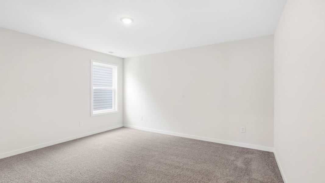 Spacious, unfurnished interior of a new home in Sycamore Cove, Woodruff (Image 32).