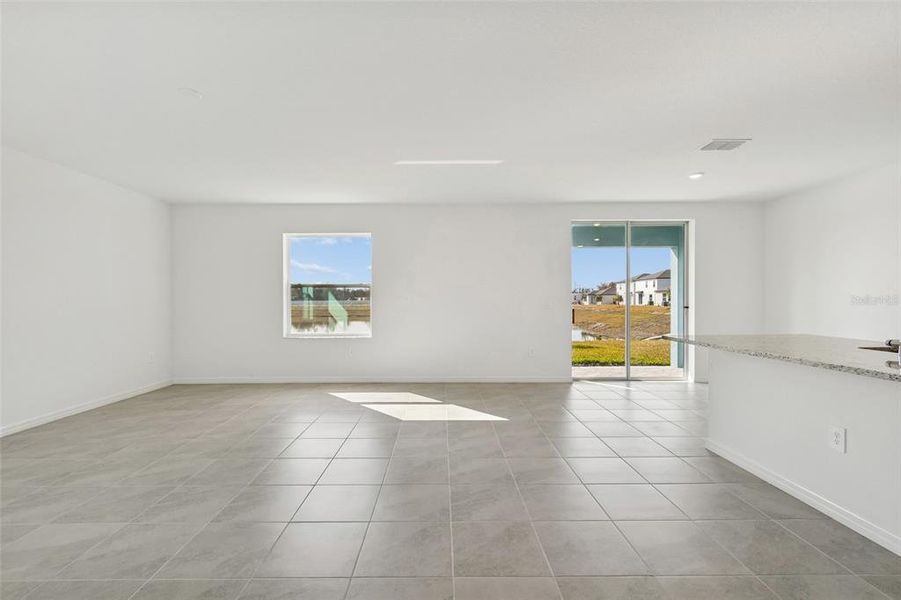 Spacious, unfurnished interior of a new home in Southpointe, Palmetto (Image 11).