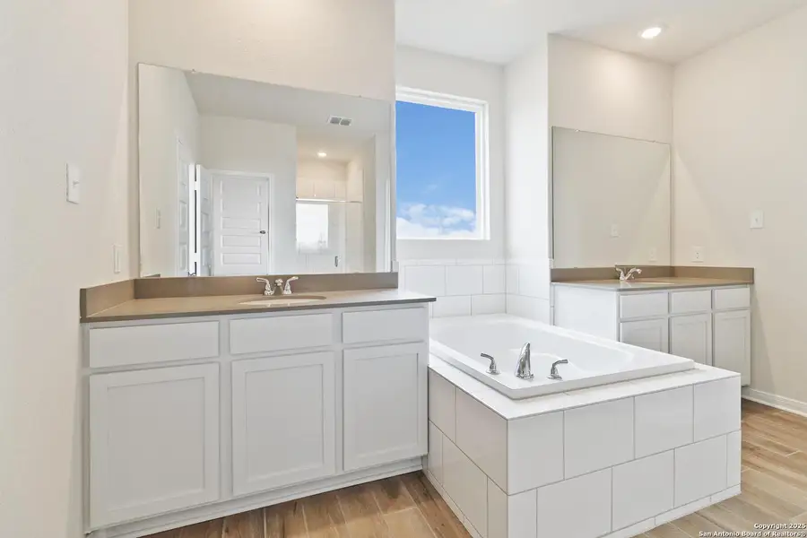 Furnished interior view inside a new home in Jordan's Ranch, San Antonio (Image 5).