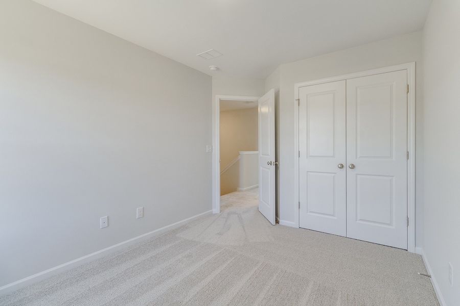 Spacious, unfurnished interior of a new home in Astoria, Columbia (Image 29).