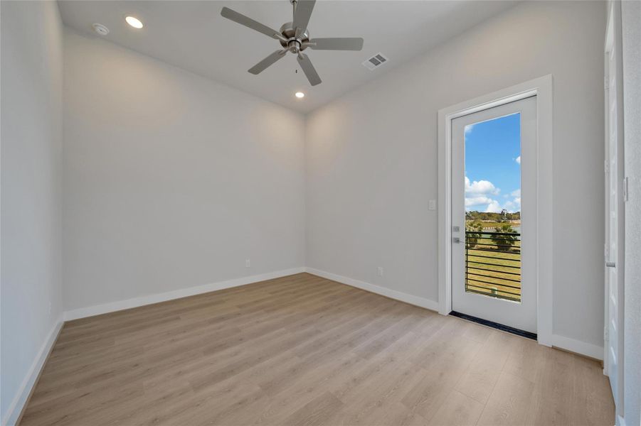Spacious, unfurnished interior of a new home in Lago Pointe, Seabrook (Image 27). Spacious, unfurnished interior of a new home in Lago Pointe, Seabrook (Image 27).