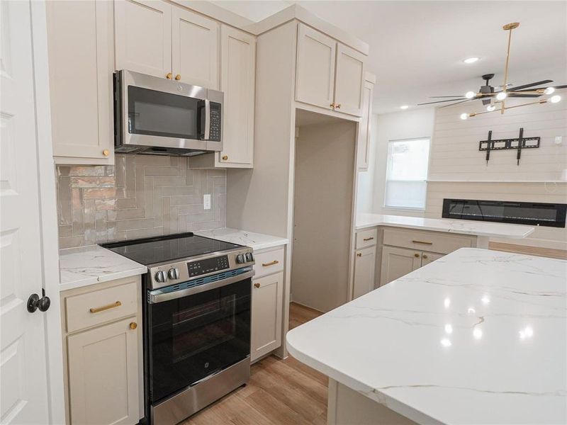 Furnished interior view inside a new home in , Dallas (Image 8).