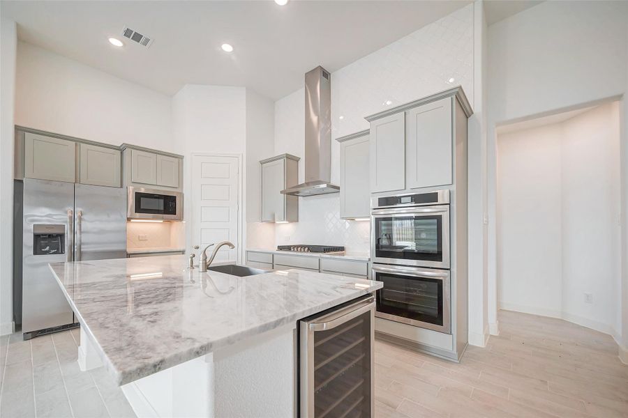 Furnished interior view inside a new home in Lago Mar, Texas City (Image 9).