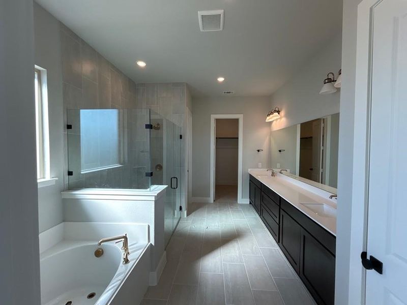 Furnished interior view inside a new home in Creekview Addition, Van Alstyne (Image 8).