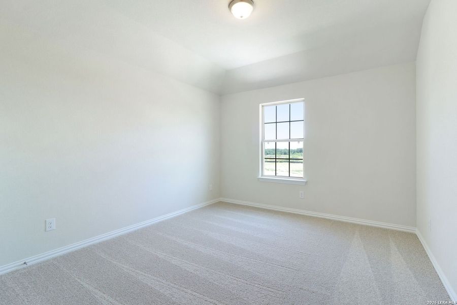 Spacious, unfurnished interior of a new home in Stream Waters, Seguin (Image 22).