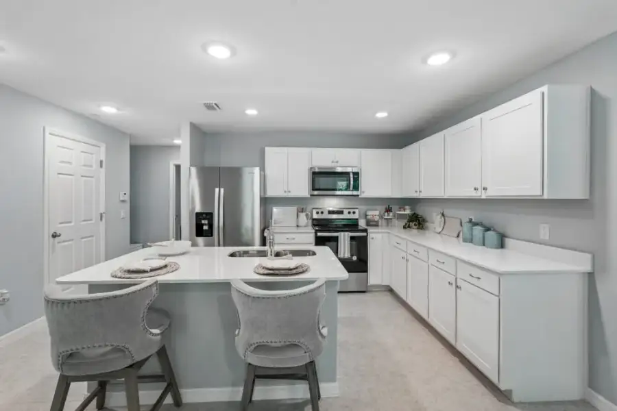 Furnished interior view inside a new home in Cape Coral, Cape Coral (Image 10).