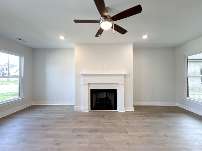 Spacious, unfurnished interior of a new home in The Paddock, Gallatin (Image 8).